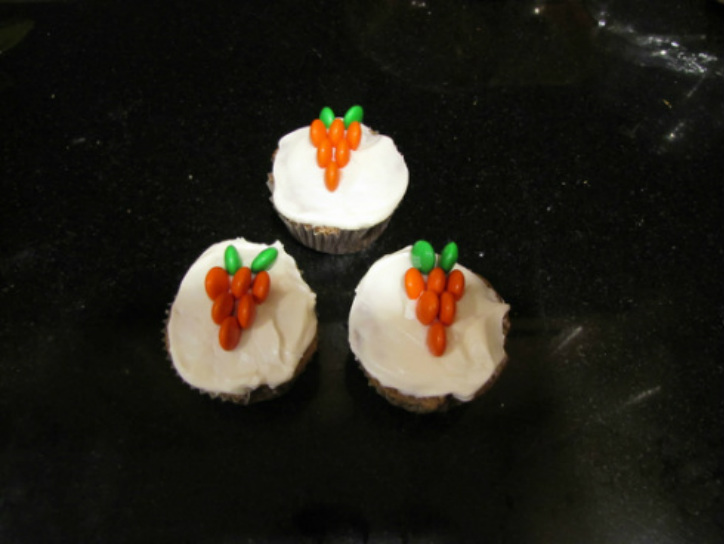 cupcakes with carrot decoration